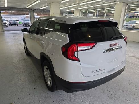 Certified 2024 GMC Terrain SLE image 3