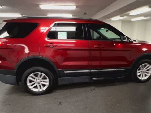 Used 2016 Ford Explorer XLT w/ Equipment Group 202A FWD image 9