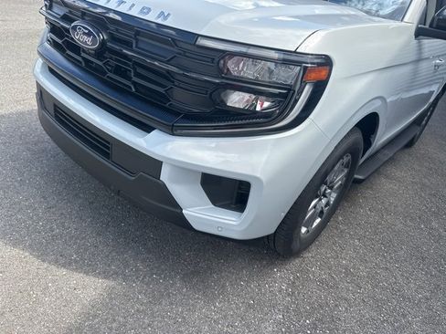 New 2025 Ford Expedition Active image 9