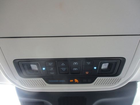 Used 2025 Ford Expedition Platinum AWD/4WD image 34