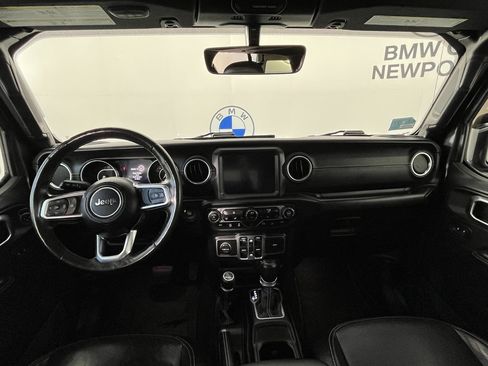 Used 2018 Jeep Wrangler Unlimited Sahara image 9