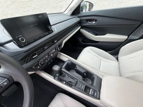 Certified 2025 Honda Accord SE image 27
