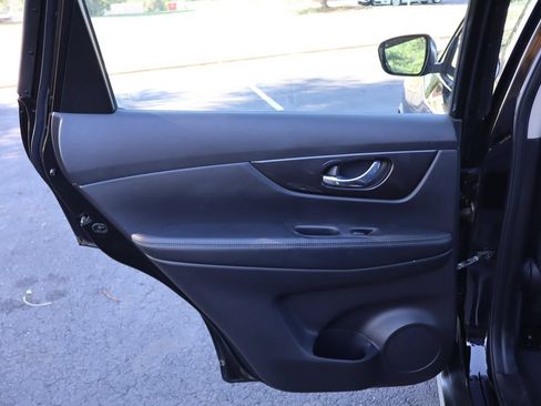 Used 2018 Nissan Rogue S AWD/4WD image 24