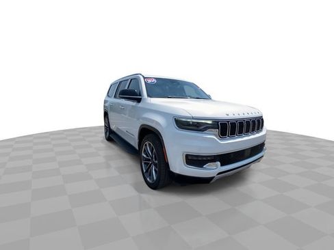 Used 2023 Jeep Wagoneer L Series II w/ Premium Group I AWD/4WD image 4