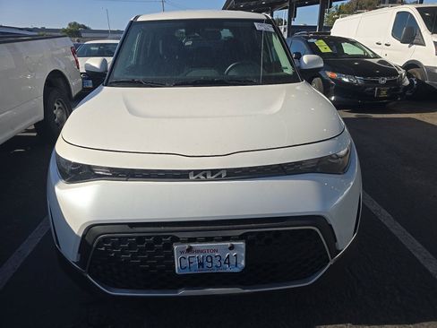 Used 2023 Kia Soul LX w/ LX Technology Package FWD image 2