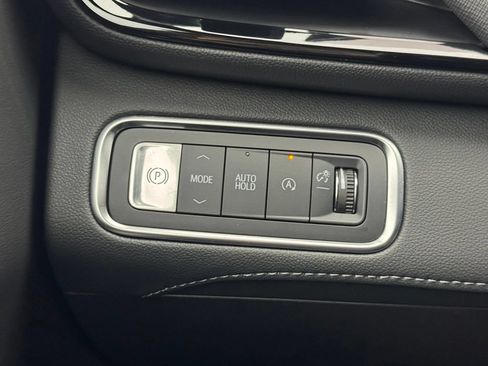 Used 2025 Buick Enclave Sport Touring FWD image 21
