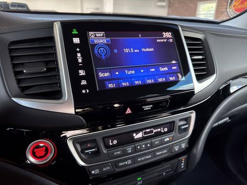 Used 2016 Honda Pilot Touring image 3
