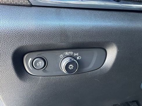 Used 2022 Chevrolet Traverse Premier w/ Redline Edition image 6