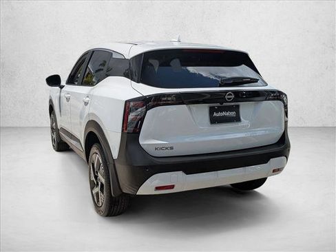 Certified 2025 Nissan Kicks SV FWD image 8