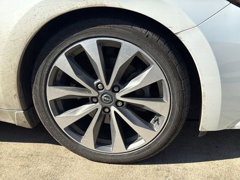 Used 2023 Nissan Maxima Platinum w/ Sport Mat Group FWD image 6