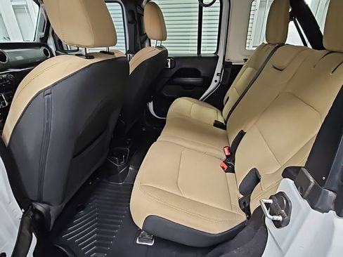 Used 2021 Jeep Wrangler Unlimited Sahara image 30