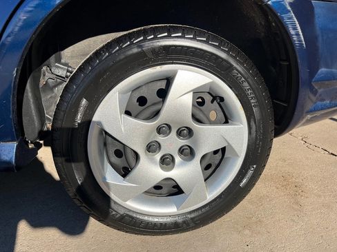 Used 2007 Pontiac Vibe w/ Preferred Package image 4