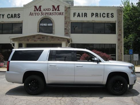 Used 2018 Chevrolet Suburban LT RWD image 8