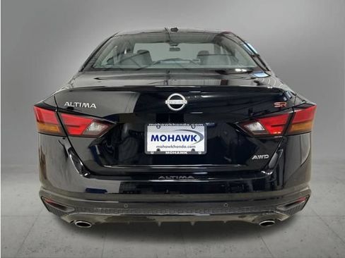 Used 2025 Nissan Altima 2.5 SR w/ SR Premium Package AWD/4WD image 4