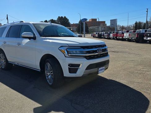 Used 2022 Ford Expedition Limited AWD/4WD image 4