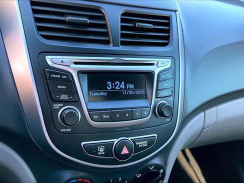 Used 2015 Hyundai Accent GLS image 27