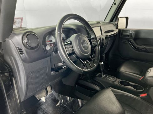 Used 2017 Jeep Wrangler Sahara image 9