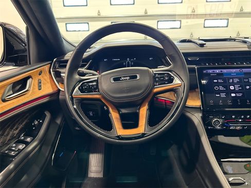 Used 2024 Jeep Grand Cherokee L Summit image 27