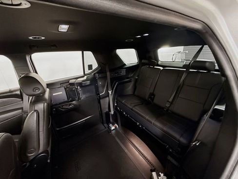 Used 2022 Chevrolet Traverse RS FWD image 8