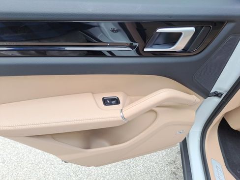 Certified 2022 Porsche Cayenne image 21