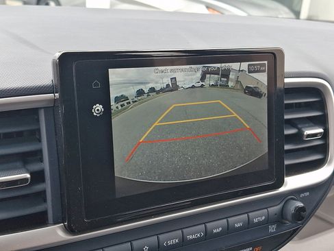Certified 2023 Hyundai Venue Limited FWD image 18