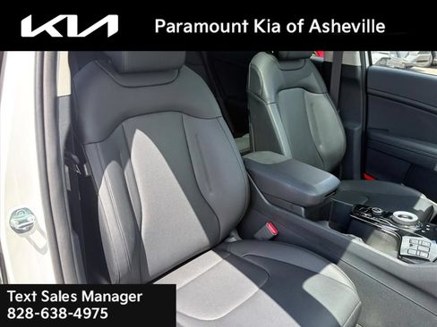 Certified 2025 Kia Sportage EX w/ EX Premium Package AWD/4WD image 21