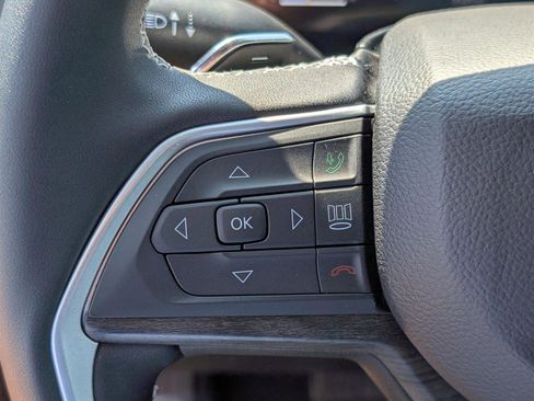 Used 2025 Jeep Grand Cherokee L Limited image 25