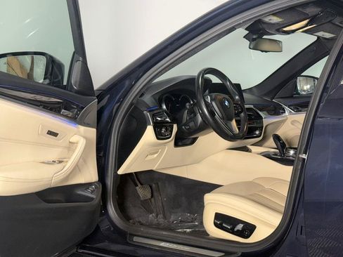 Used 2018 BMW 530e w/ Premium Package 2 RWD image 12