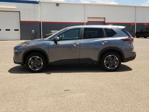 Used 2025 Nissan Rogue SV FWD image 2