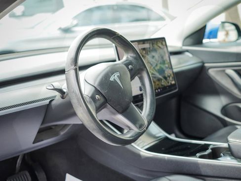 Used 2018 Tesla Model 3 RWD image 9