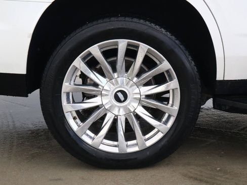Used 2023 Cadillac Escalade Premium Luxury RWD image 8