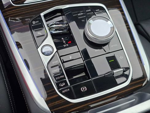 Used 2025 BMW X7 xDrive40i w/ Premium Package image 26