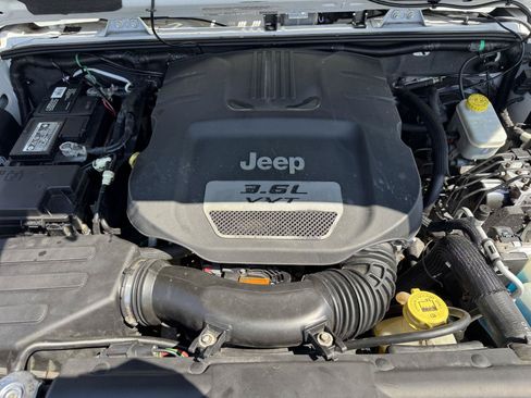 Used 2012 Jeep Wrangler Unlimited Sahara w/ Dual Top Group AWD/4WD image 35