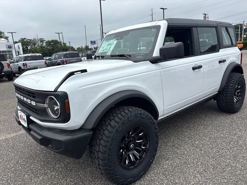 New 2025 Ford Bronco 4-Door AWD/4WD image 4