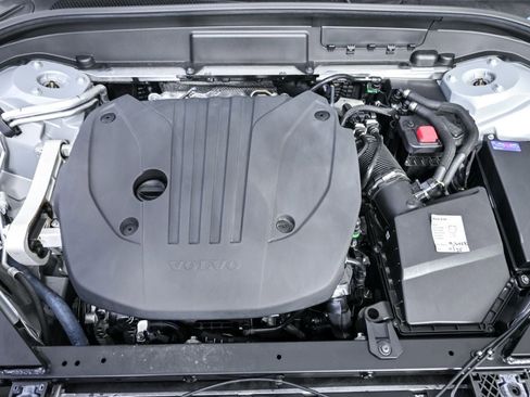 Certified 2025 Volvo XC60 B5 Plus AWD/4WD image 35