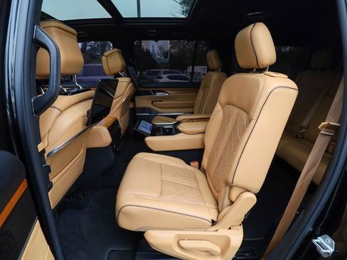 Used 2022 Jeep Grand Wagoneer Series III w/ Rear Seat Video Group 1 image 44