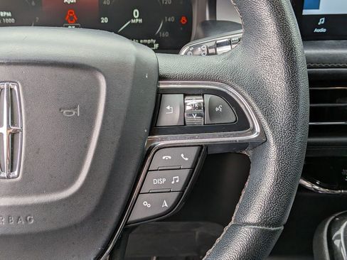 Used 2022 Lincoln Nautilus FWD w/ Premium Package image 18