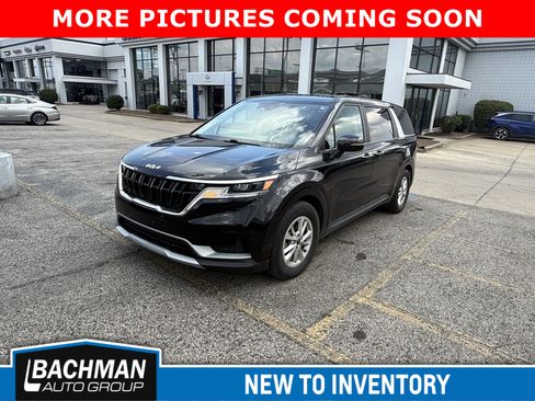 Used 2024 Kia Carnival LX FWD image 3