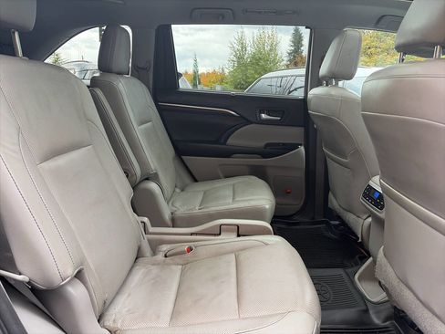 Used 2015 Toyota Highlander Limited Platinum image 16