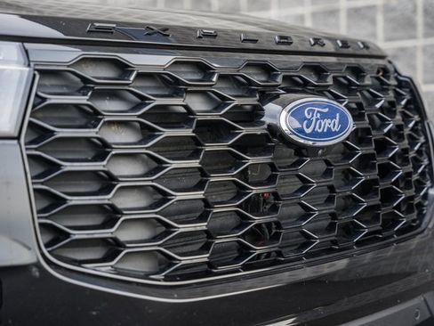 Used 2025 Ford Explorer ST-Line w/ ST-Line Street Pack image 12