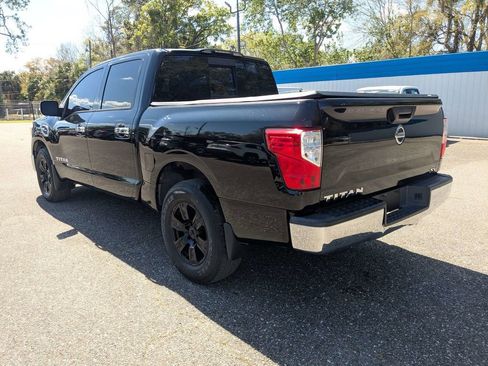 Used 2017 Nissan Titan SV image 5