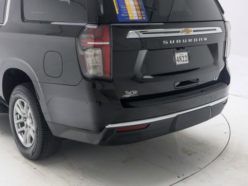 Used 2021 Chevrolet Suburban LT image 10
