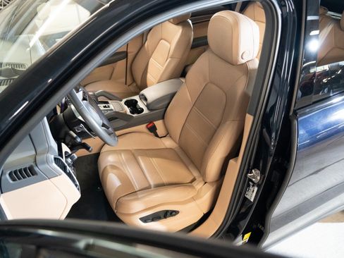 Certified 2023 Porsche Cayenne S Platinum AWD/4WD image 5