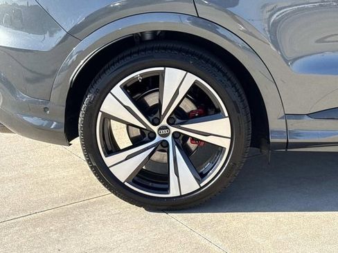 New 2025 Audi SQ5 Prestige image 9