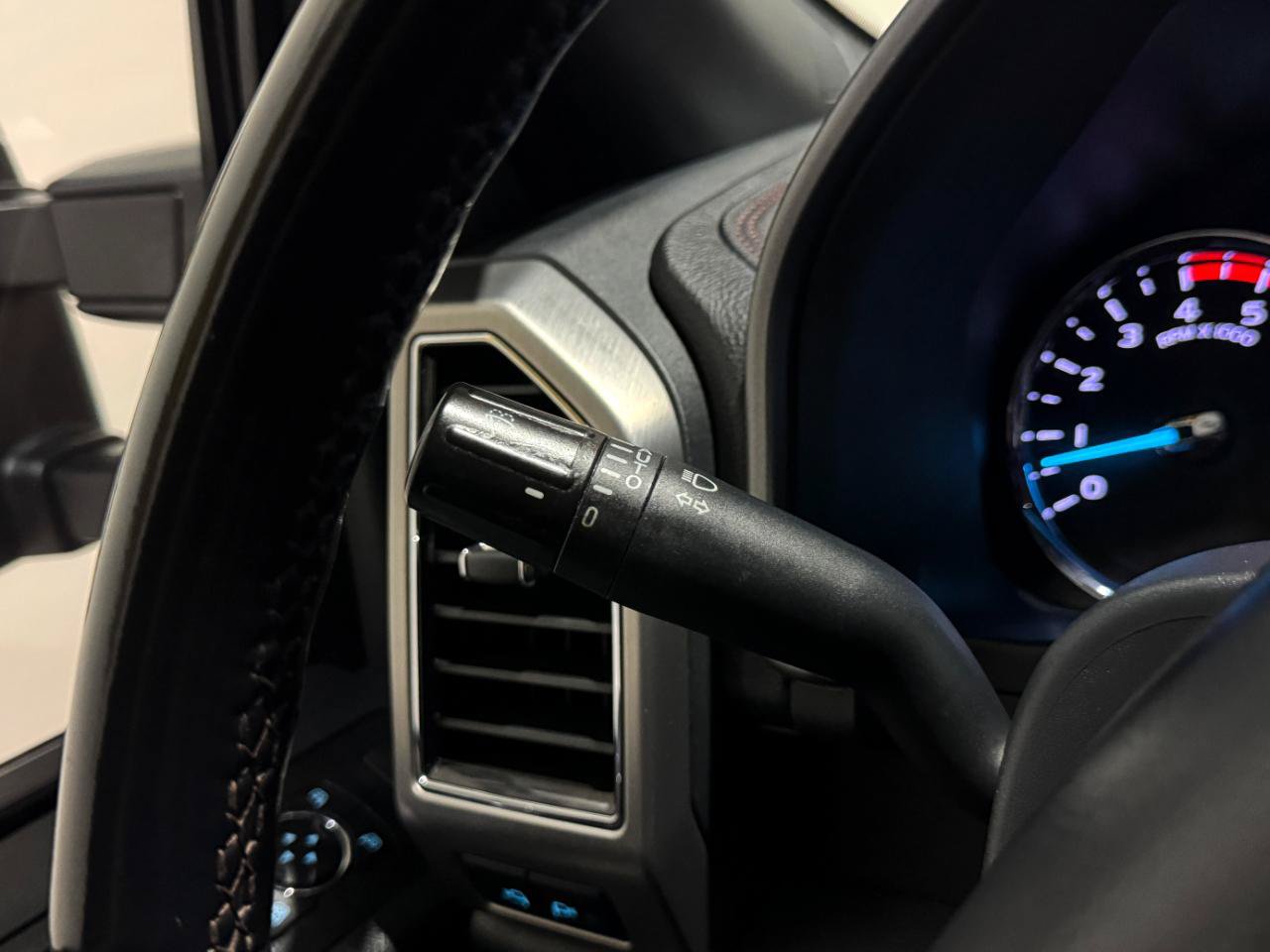 Used 2022 Ford F450 Platinum w/ FX4 Off-Road Package AWD/4WD image 23