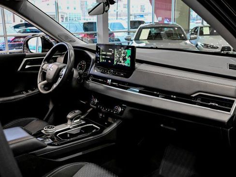 Used 2025 Mitsubishi Outlander ES image 27