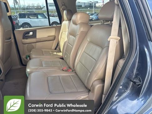 Used 2004 Ford Expedition XLT image 12