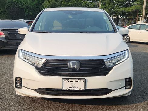 Used 2023 Honda Odyssey Elite image 2