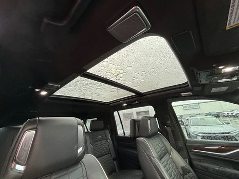 Used 2021 Cadillac Escalade ESV Sport Platinum image 27