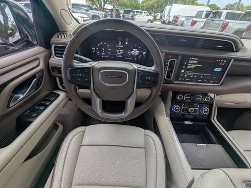 Used 2022 GMC Yukon XL Denali AWD/4WD image 14